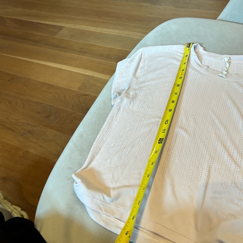 Lululemon athletica t-shirt size XS preowned with stains - Picture 7 of 7